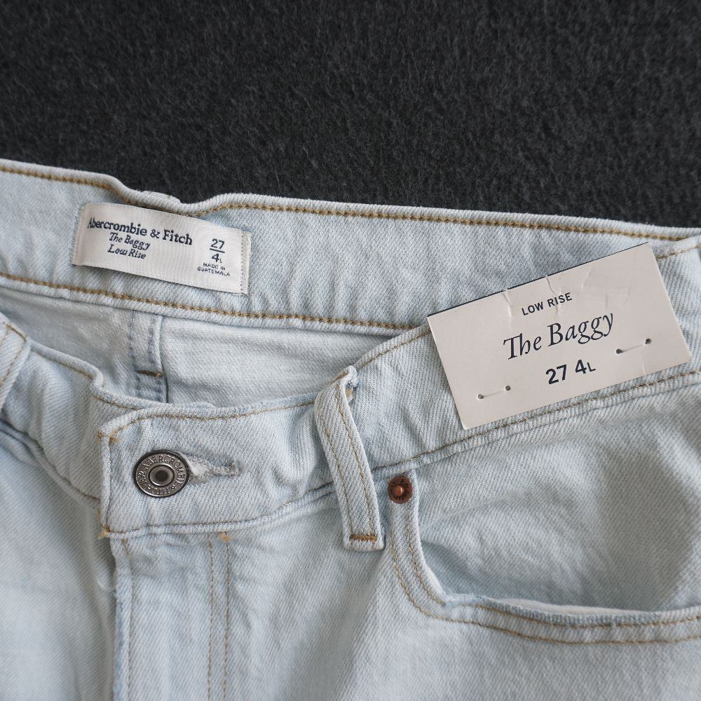 Abercrombie & Fitch The Baggy Low Rise Jeans Womens Long Raw Hem 27 / 4L - Picture 7 of 10
